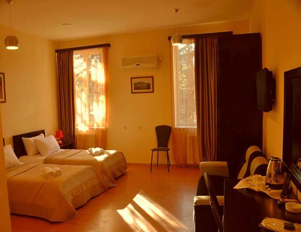 Gold Star Hotel Тбилиси Экстерьер фото